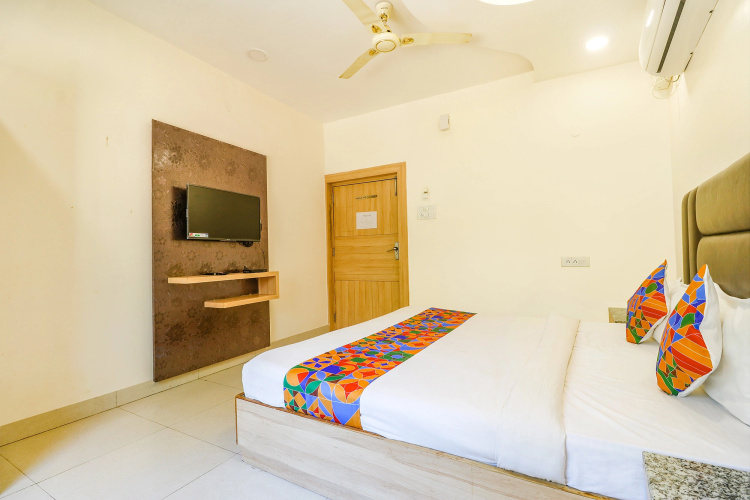 FabHotel Royal Aanandam