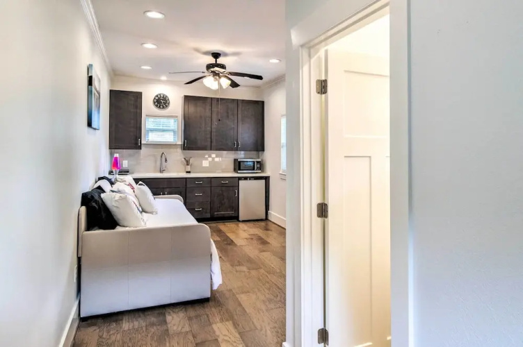 Central & Cozy Houston Studio - Pets Welcome!