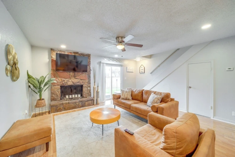 2 Bedrooms Apartment