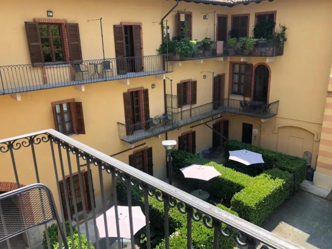 3 Bedrooms Apartment