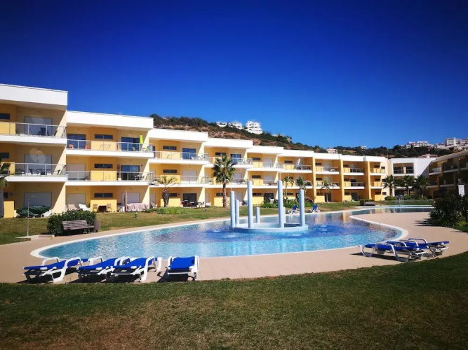 #010 Jardins Marina Holidays Flat with Shared Pool