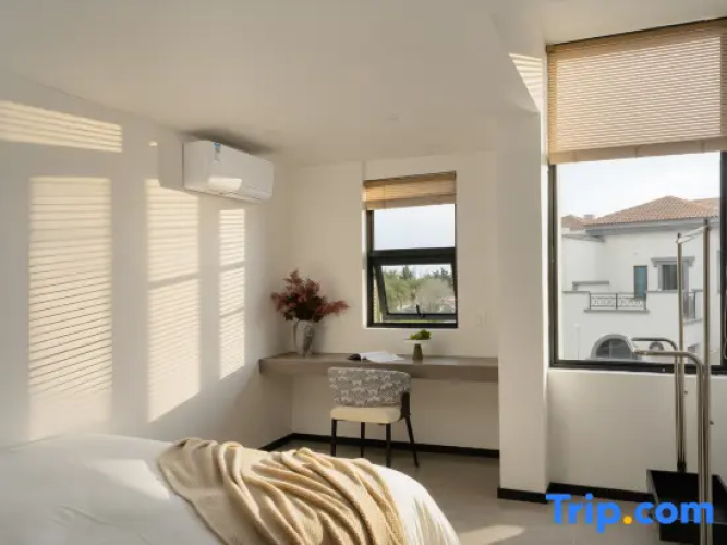 6 Bedrooms Villa