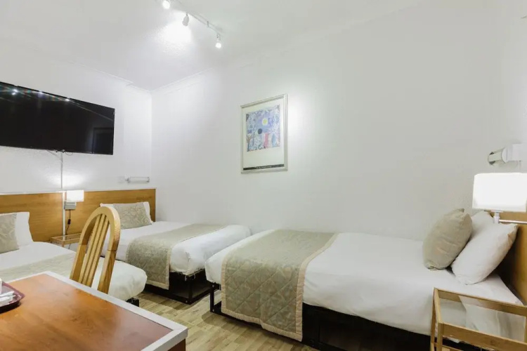 Falcon Hotel