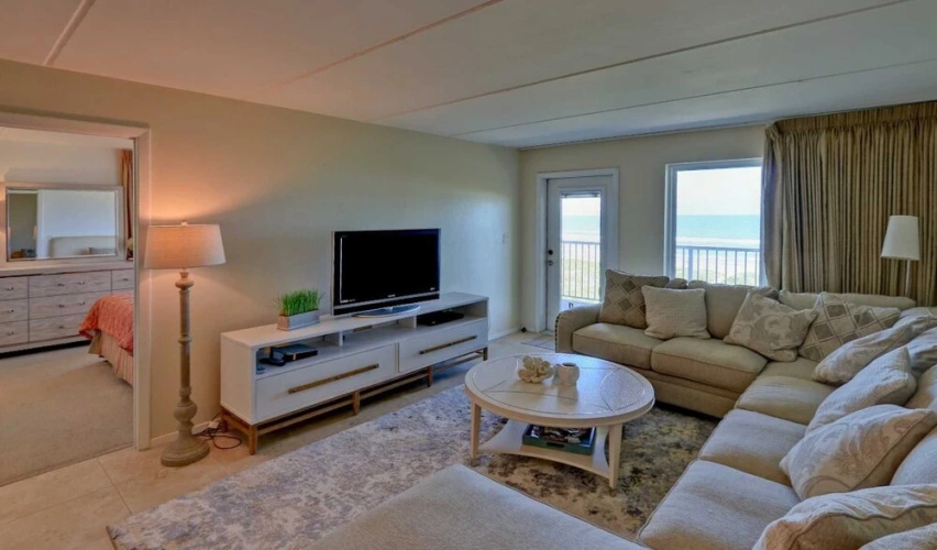 Edgewater 507 Minium 3 Bedroom Condo by RedAwning