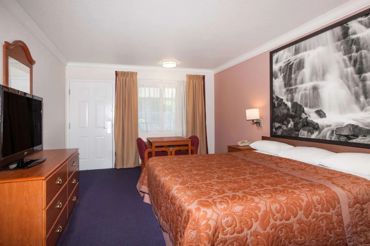 Creekside Inn & Suites