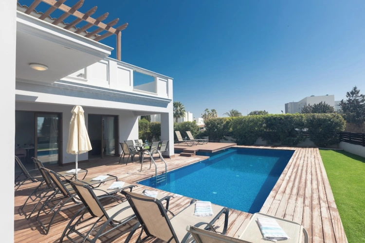3 Bedrooms Villa with garden view