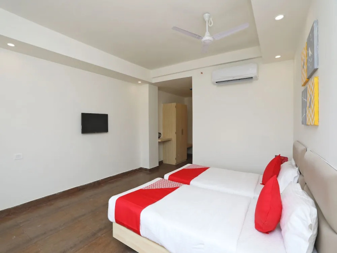 OYO 16340 Yellow Hotels