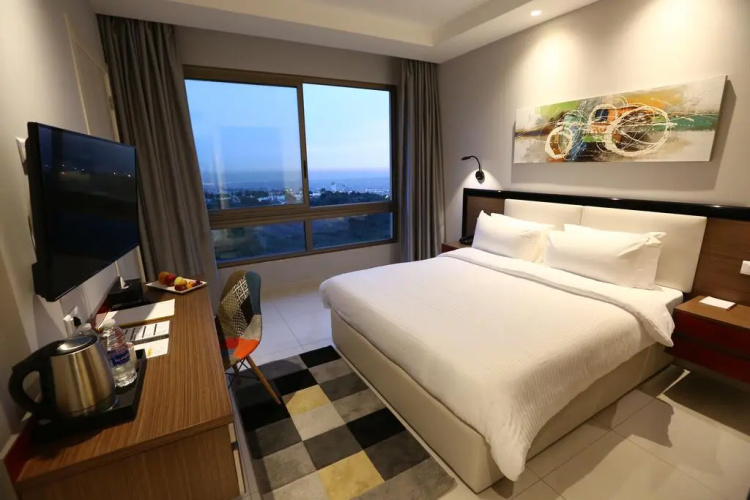 The Ray Hotel & Studios
