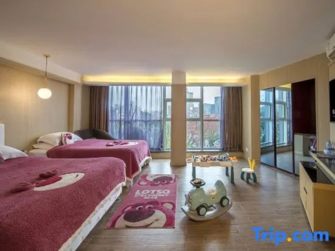 Standard Quadruple Family room