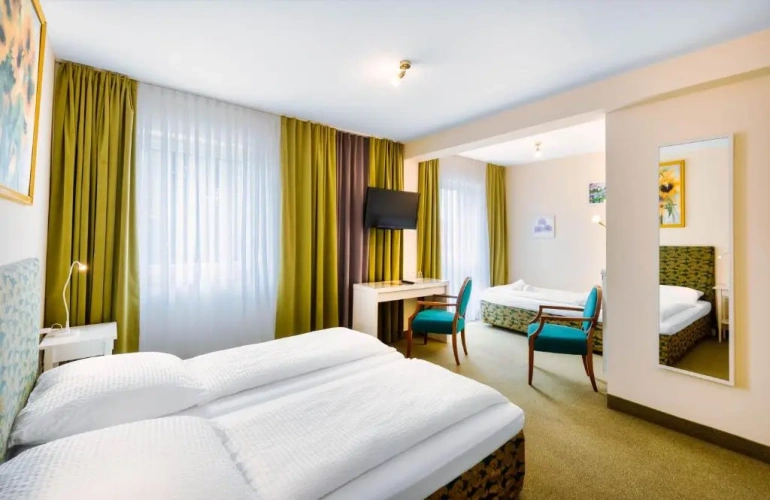 Standard Triple room
