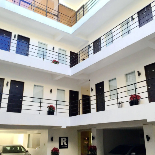 R Suites & Cafe