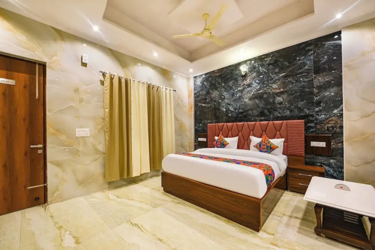 Fabhotel Paradise