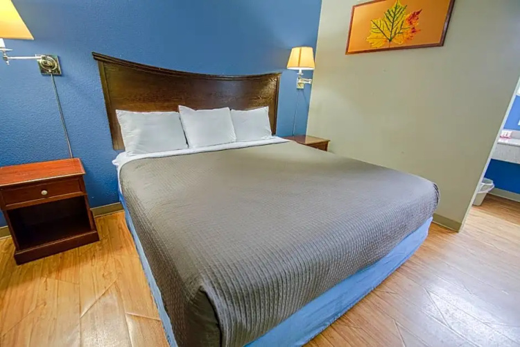 121 Motel