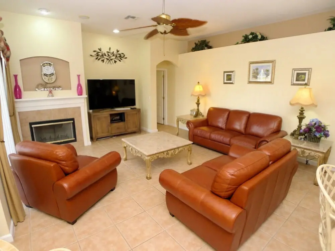 4 BED Pool Home ON Golf Community