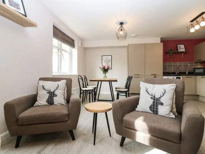 11 Ambleside Court