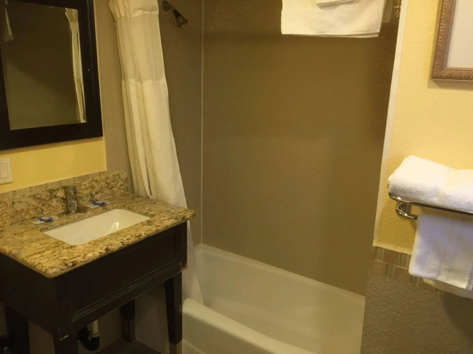 Bayshore Inn Motel