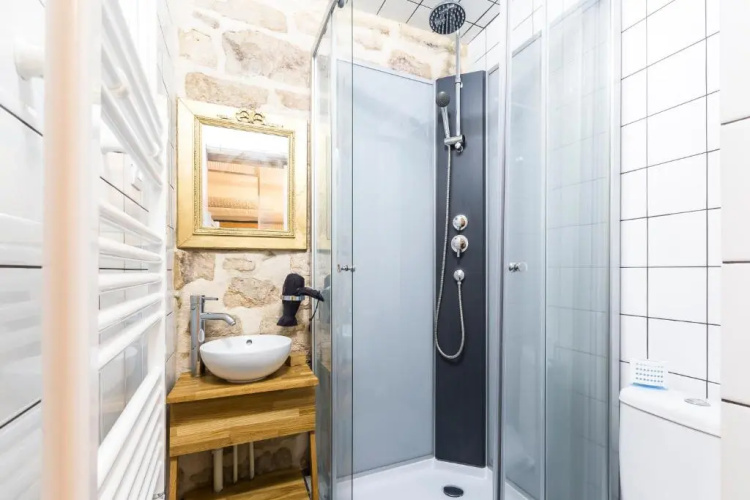 Unusual and charming 25m² near LE MARAIS