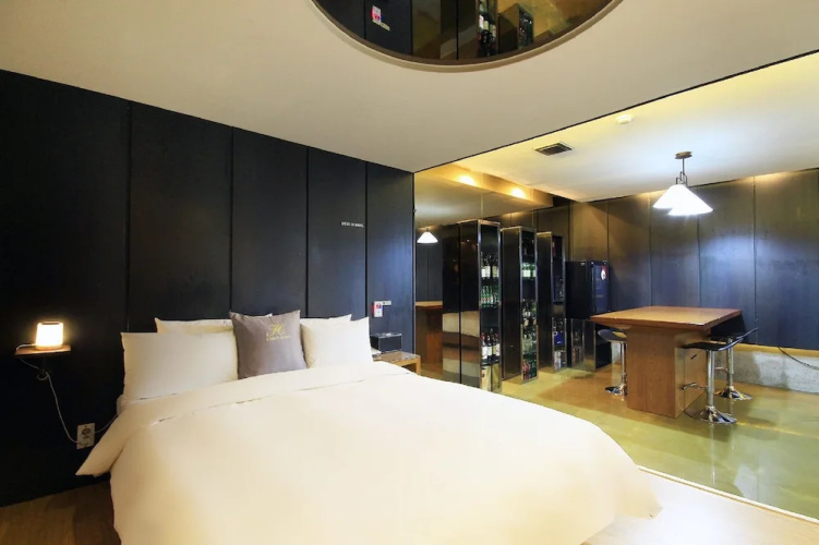 H Drive Hotel
