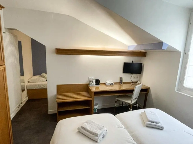 Standard Triple room