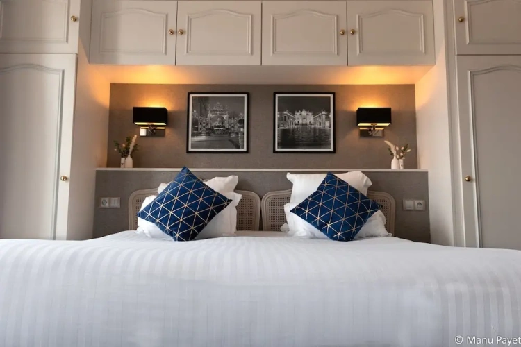 Superior Double room with street view