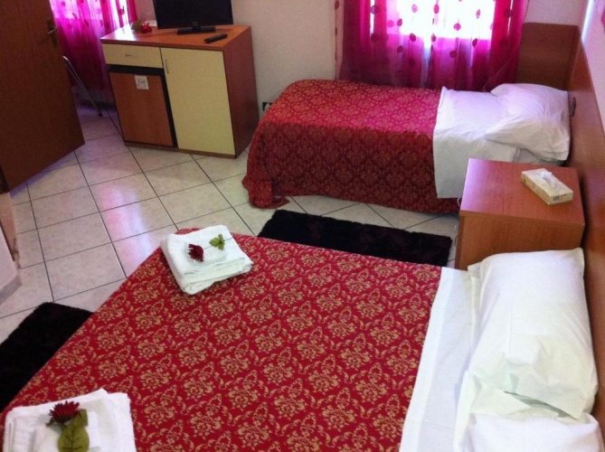 Standard Triple room