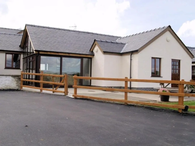 3 Bedrooms Cottage
