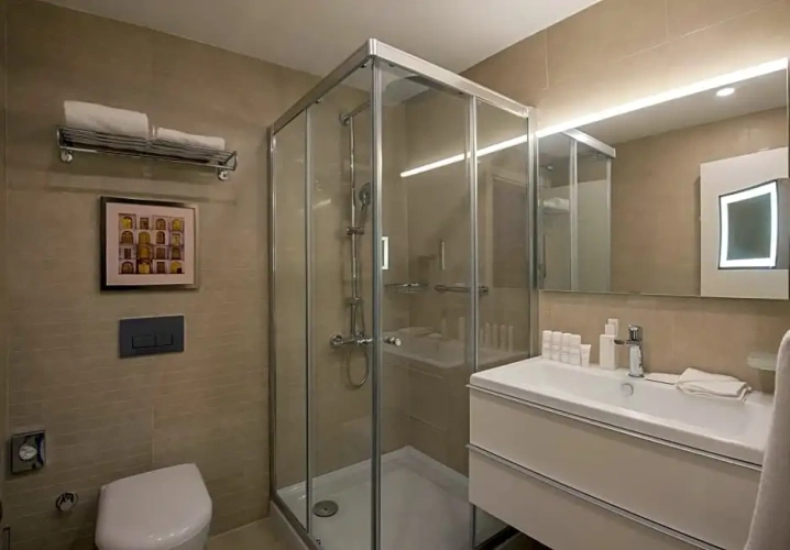 3 Bedrooms Premium Apartment with balcony