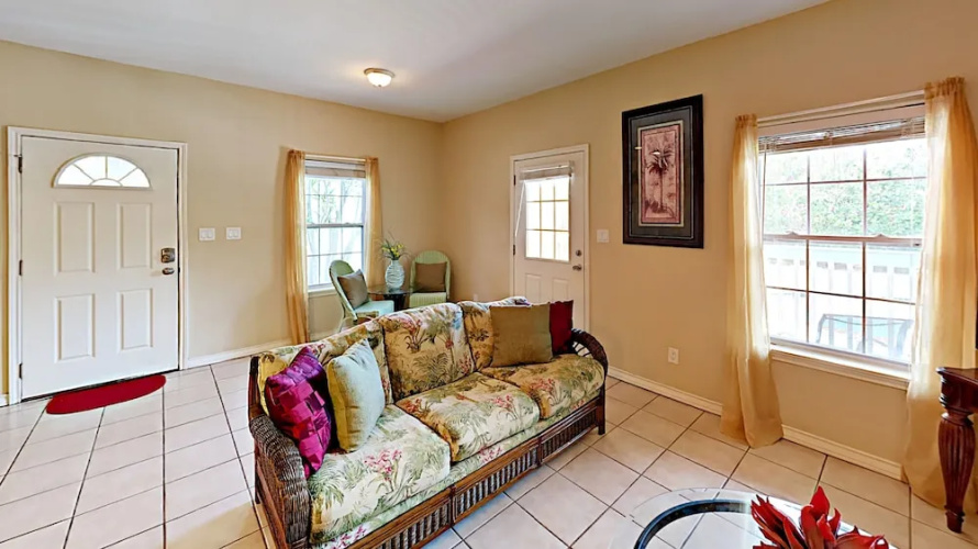 111 E Marlin St Cabin #C - 2 Br cabin by RedAwning