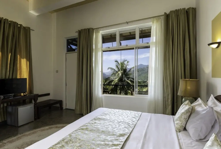 1 Bedroom Deluxe Double room with balcony and with golf view