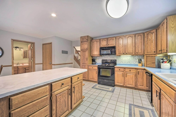 5 Bedrooms Cottage