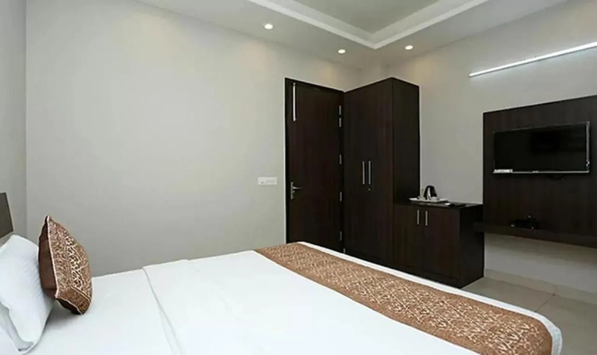 FabHotel Bliss Premium