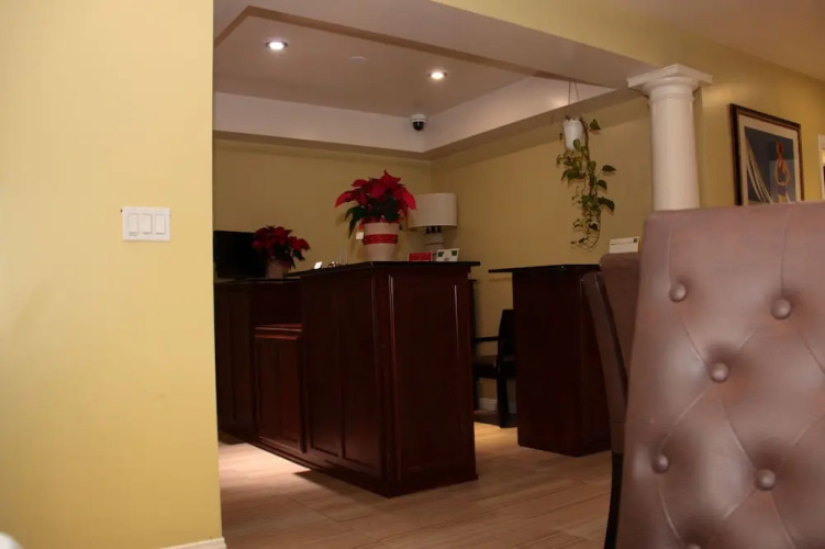 El Royale Hotel Near Universal Studios - Image 3