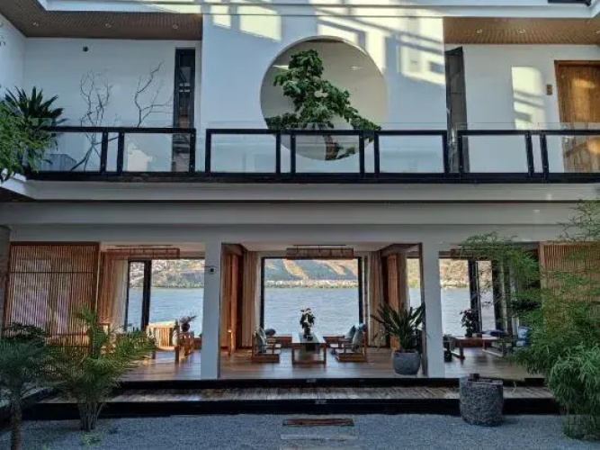 Waterside Beautiful villa