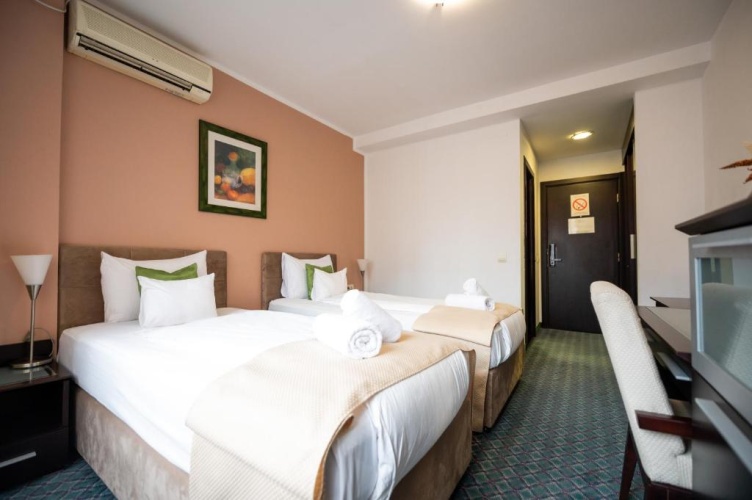 One-room Standard Twin room with city view