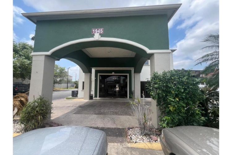La Posada Inn By Oyo Brownsville - Brownsville, TX