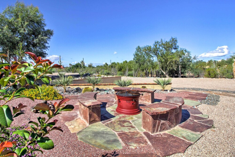 Luxe Tucson Vineyard Home w/ Views & Fire Pit