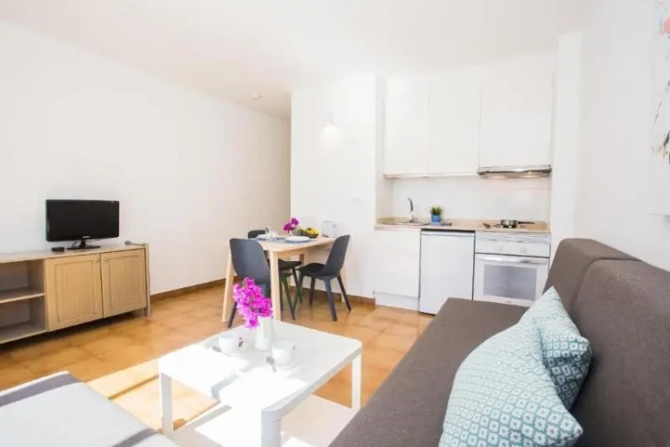1 Bedroom Quadruple Apartment with balcony