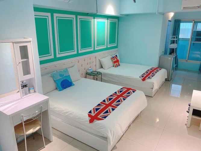 Deluxe Quadruple room with balcony and with city view