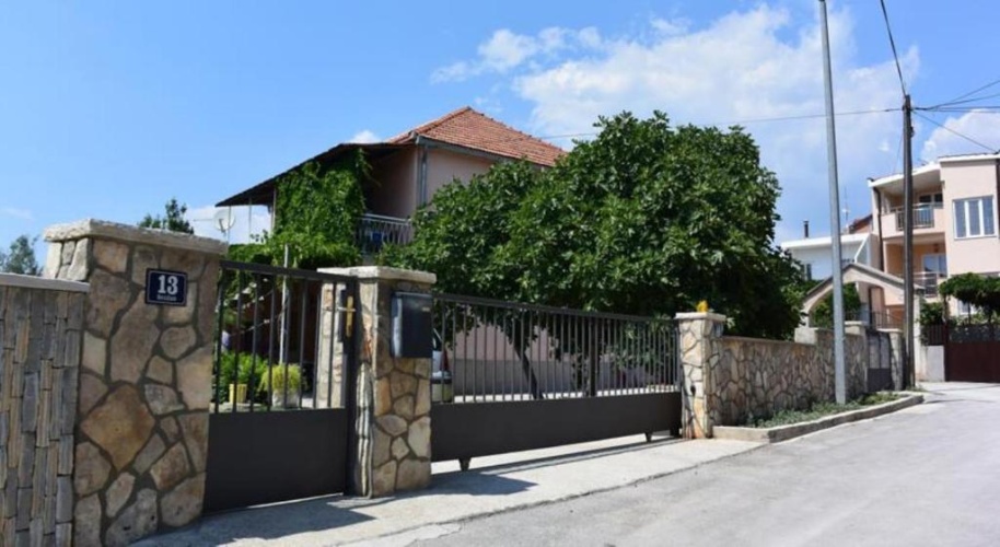 3 Bedrooms Apartment