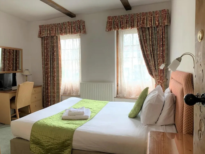 Warren Lodge Hotel