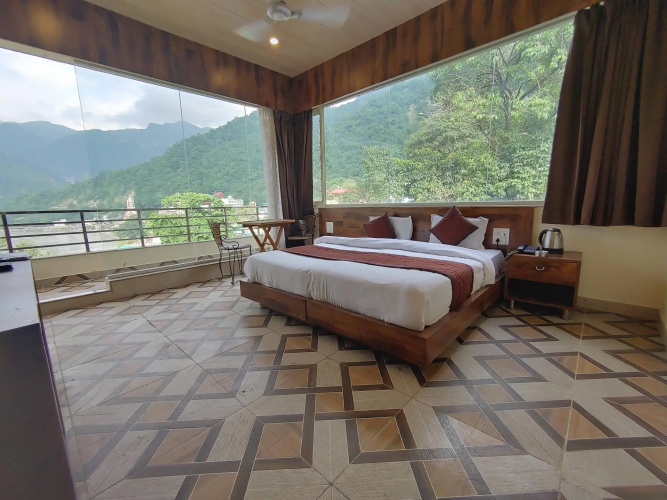 Hotel Laxman Jhula Regency