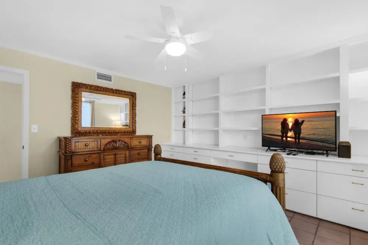 Shoreline Towers 1081