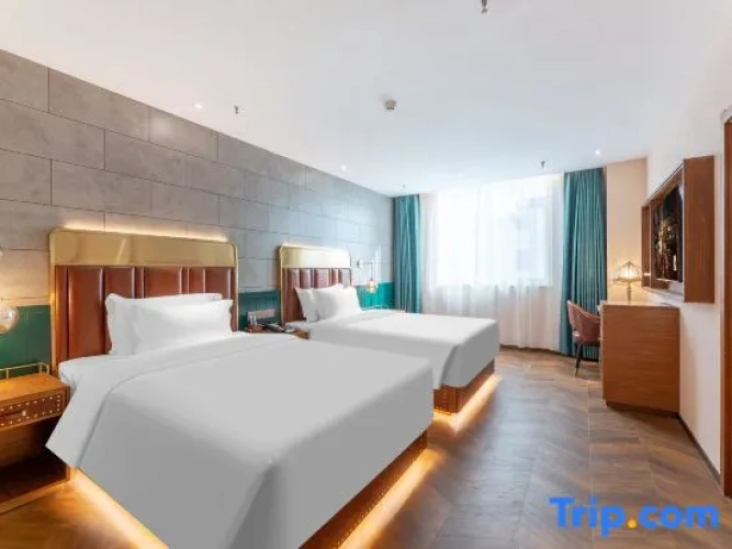 Superior Sextuple Suite