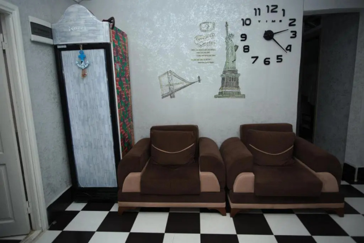 Hostel California