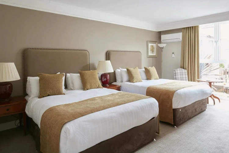 Deluxe Quadruple Family room