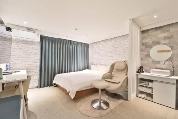 Busan Suyeong Hotel River