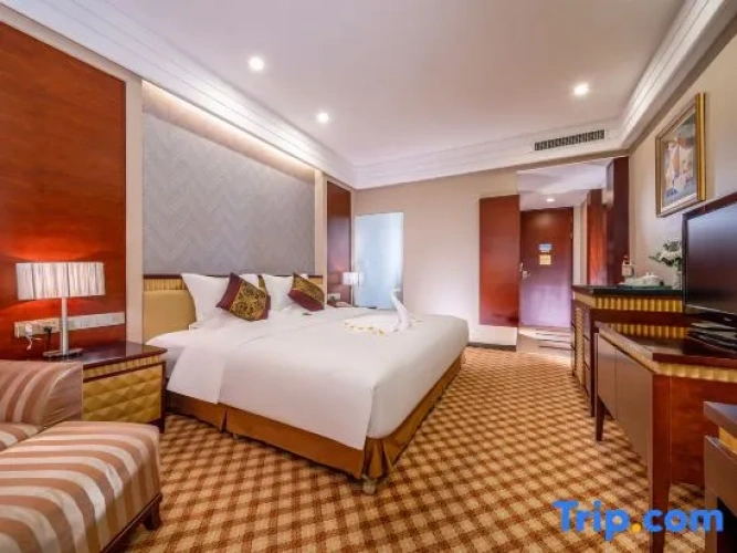 1 Bedroom Deluxe Suite with river view