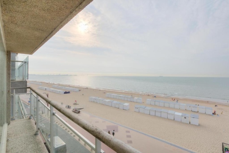 3 Bedrooms Apartment