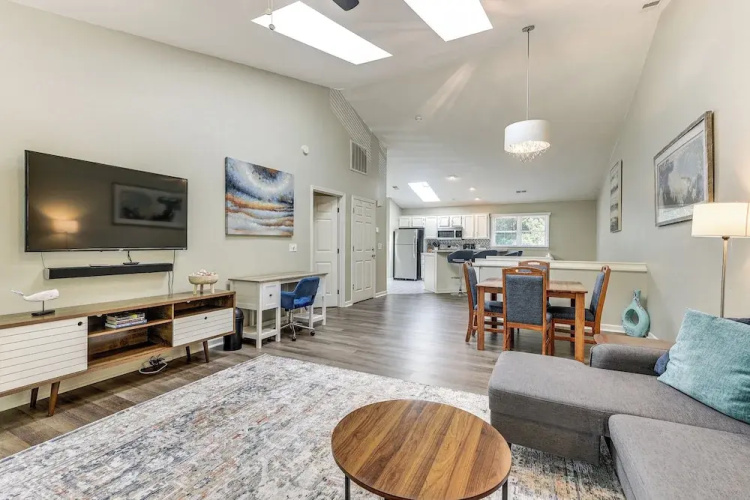 Resort Condo ~ 2 Mi to Sunset Beach Seashore!