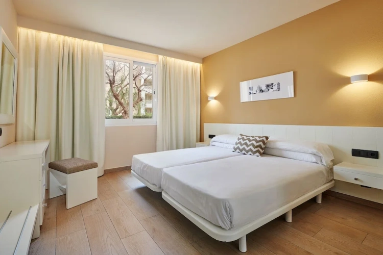 1 Bedroom Apartment with balcony